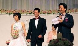 司仪爆料新郎牵手视频,司仪揭秘甜蜜婚礼幕后