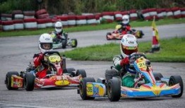 卡丁车网红男吃瓜,揭秘背后惊人真相