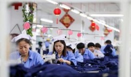 青岛服装厂爆料视频最新,揭秘行业黑幕，工人权益受损引关注