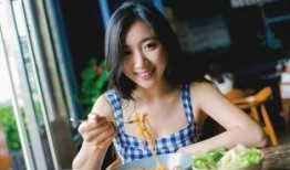 张雨涵吃瓜网红,从吃瓜网红到话题女王，她如何成为网络焦点？