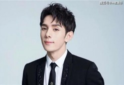 张雨涵吃瓜网红,从吃瓜网红到话题女王，她如何成为网络焦点？